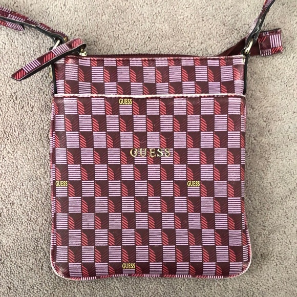 Guess Crossbody Bag💋 - Picture 3 of 3